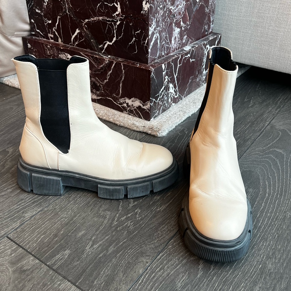 Stylish Cream Lug Boots - Women’s 39/8.5. Zara
